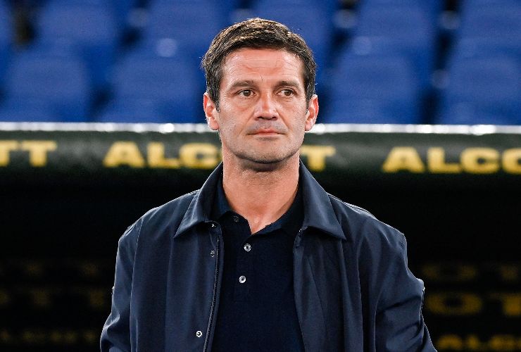 chivu in panchina durante una partita